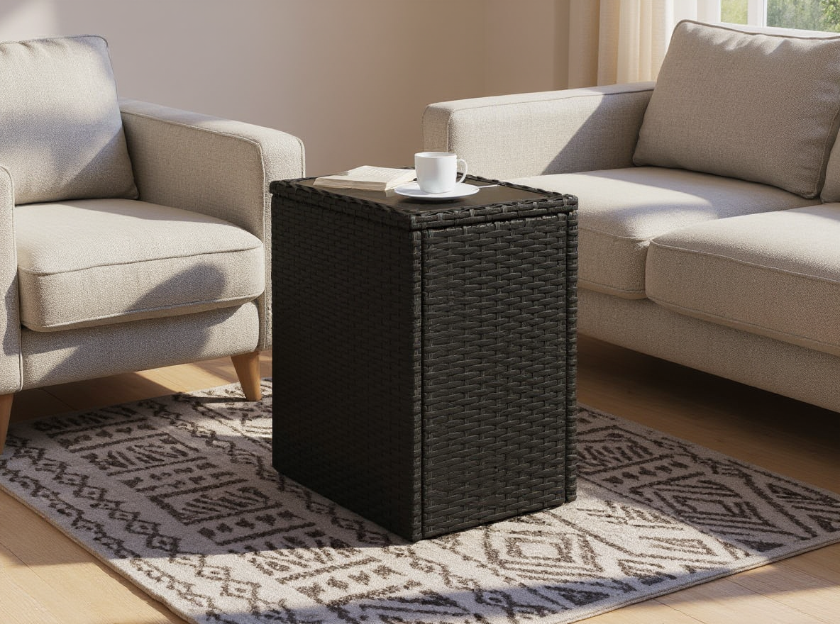 Beistelltisch 58 cm PE-Rattan, 55 cm hoch, neben dem Sessel im Wohnzimmer